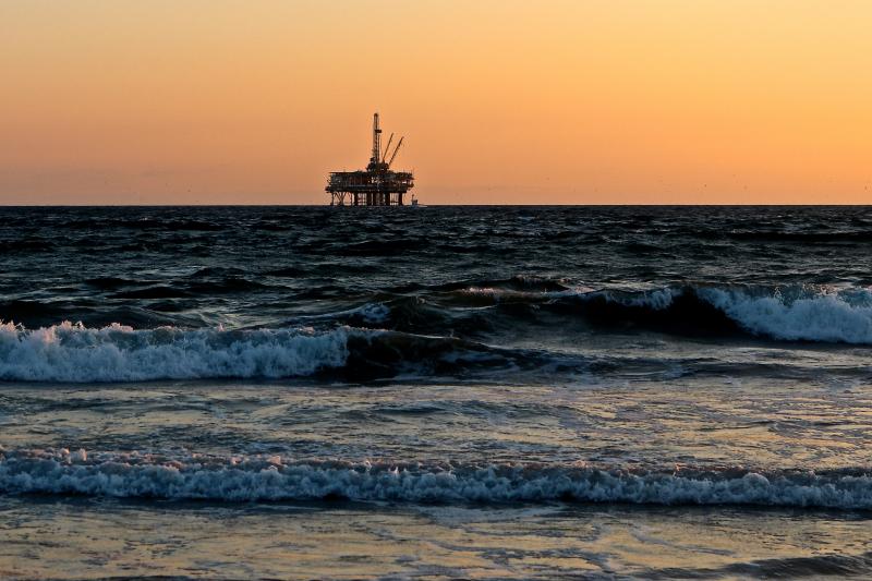 oil rig in coast