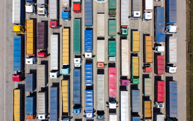 Aerial view of a queue of trucks, photo from Canva