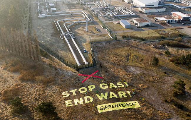 Greenpeace Stop gas, End war