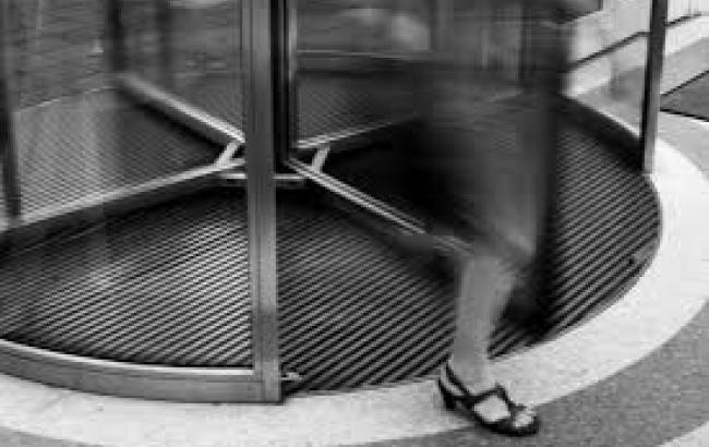 Picture of a revolving door - CC Alexander Mueller